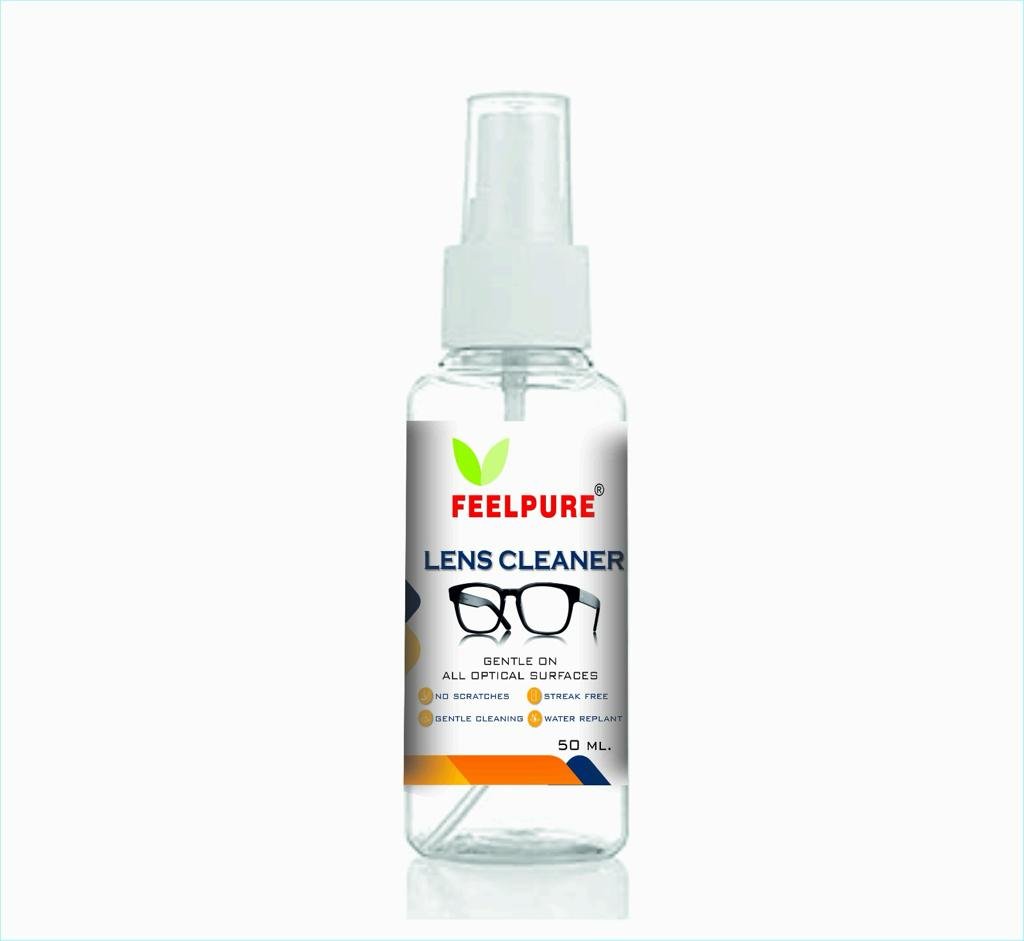 Lens Cleaner cleaning the Lens